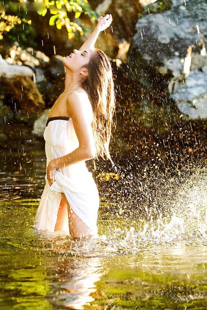 Marie Avgeropoulos in Yangzhou