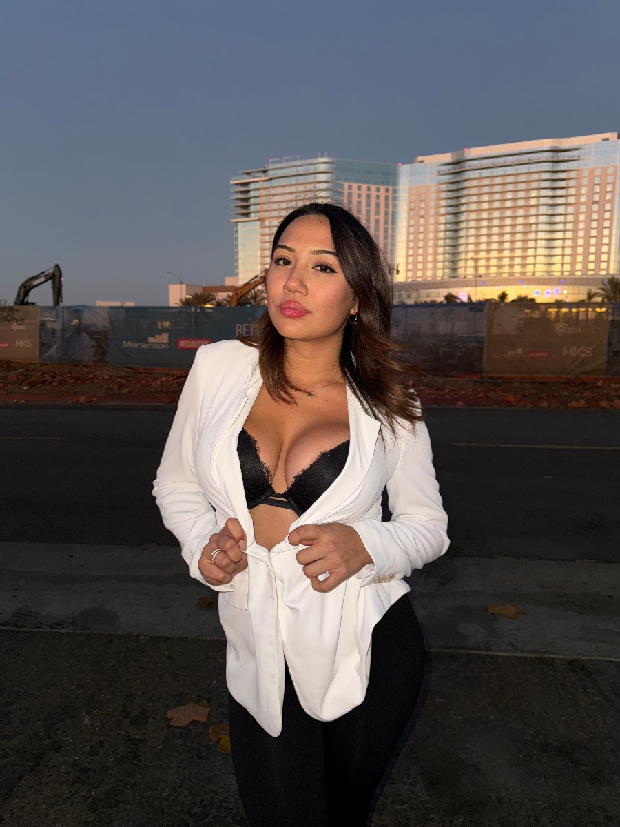 Take a pause and enjoy Ali Cruz — streaming from Yangzhou