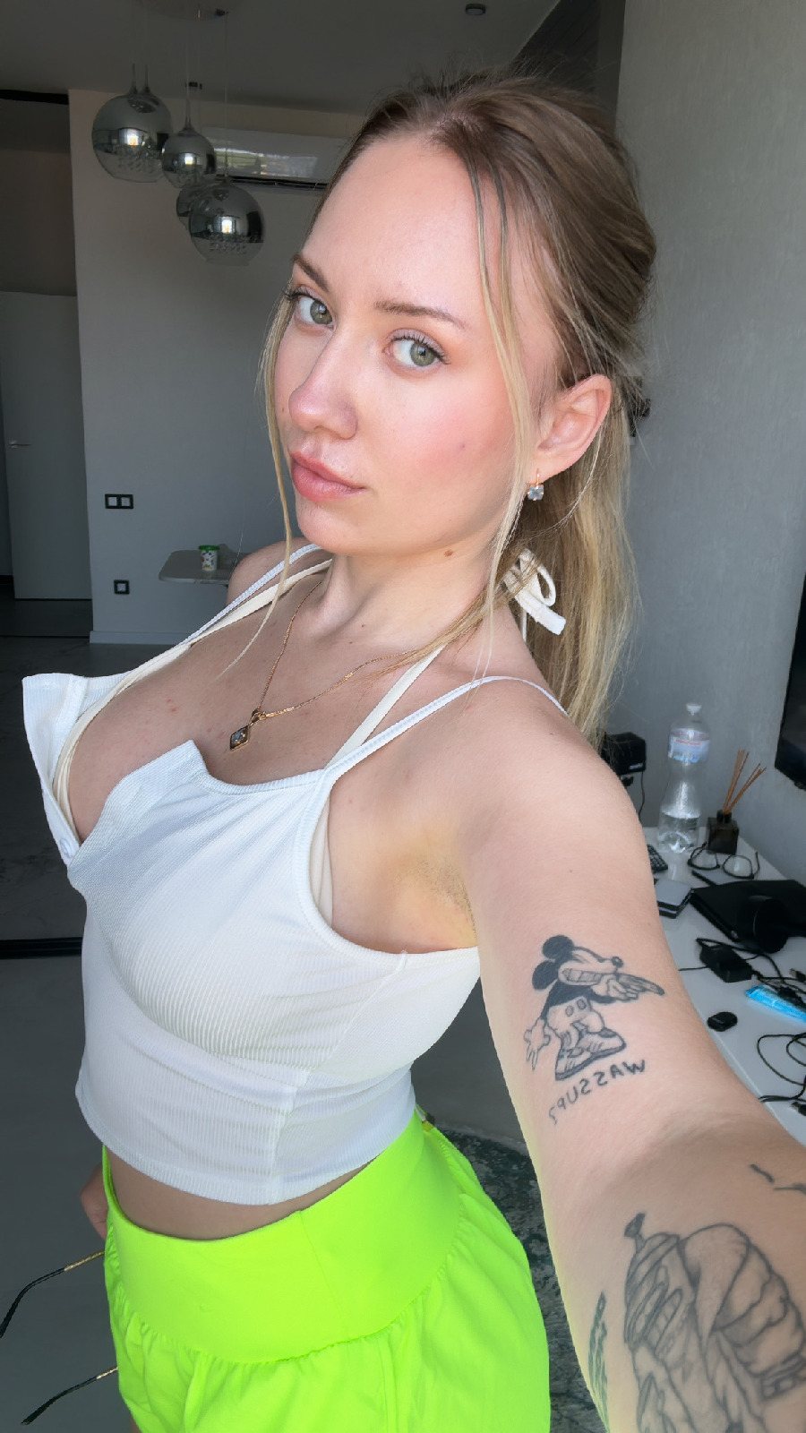 KateV in her underwear in Yangzhou