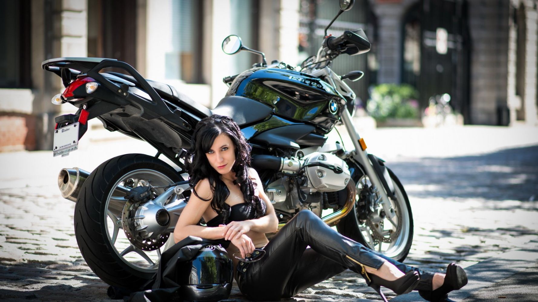 European women on bikes in Yangzhou