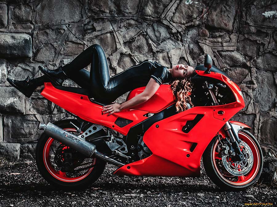 Beautiful girl Beautiful girls and motorcycles in Yangzhou