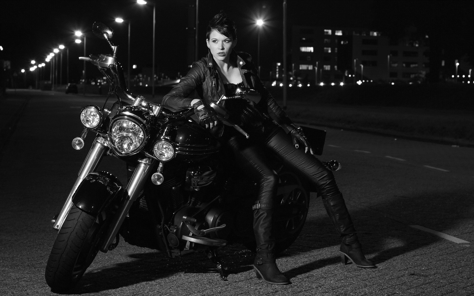 Photo Beautiful girls and motorcycles in Yangzhou