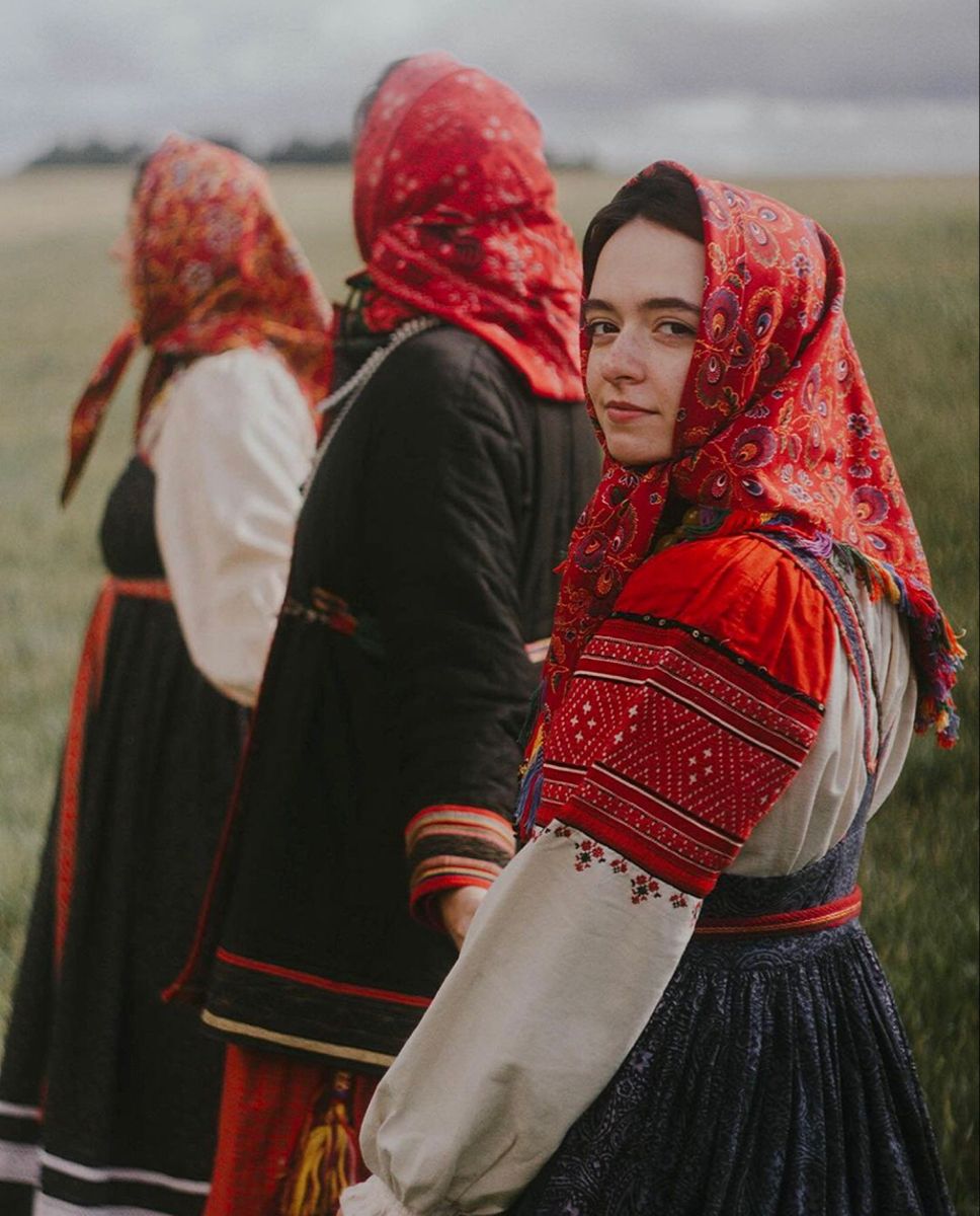Women in Slavic costumes in Yangzhou